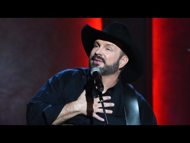 Garth Brooks Weight Loss: 50 Pounds Gone After Life Changes in 2022